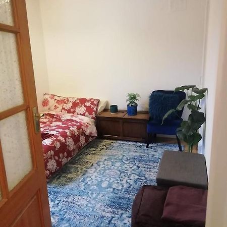 Single Bedroom In A Cozy Maisonette - Bushey Kültér fotó