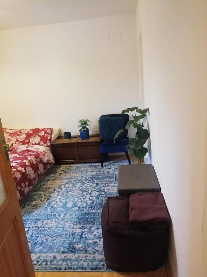 Single Bedroom In A Cozy Maisonette - Bushey Kültér fotó
