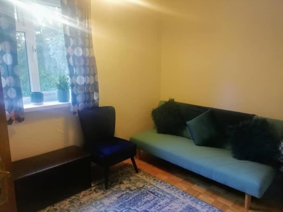 Single Bedroom In A Cozy Maisonette - Bushey Kültér fotó