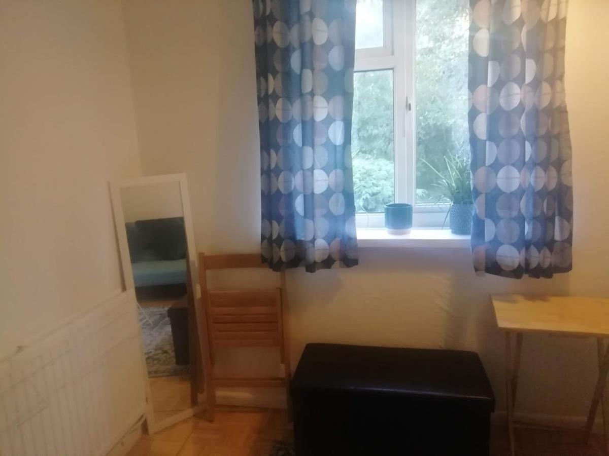 Single Bedroom In A Cozy Maisonette - Bushey Kültér fotó