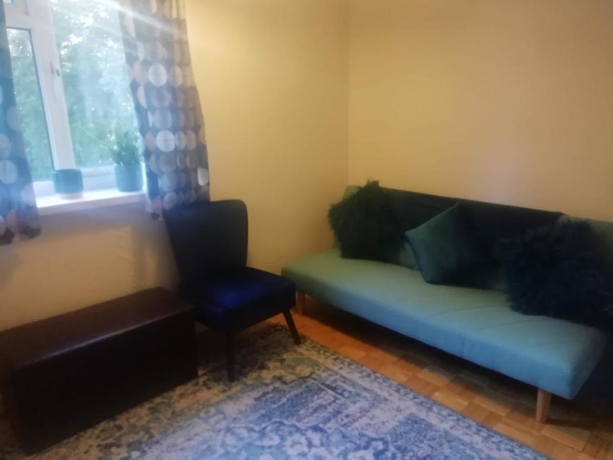 Single Bedroom In A Cozy Maisonette - Bushey Kültér fotó